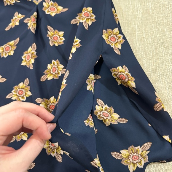 Loft Navy Floral Flow Long Sleeve Blouse Size XS - Picture 4 of 9